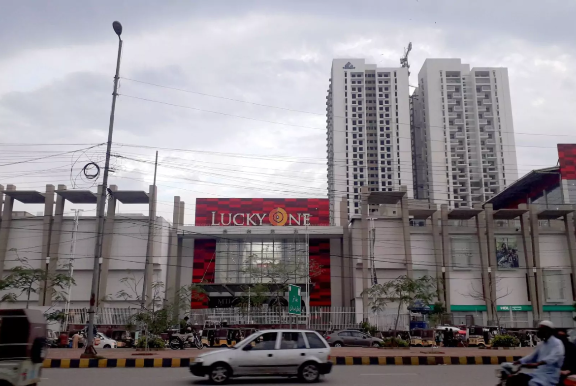 3 Bedrooms Flat for Sale in Lucky One Apartments, Rashid Minhas Road, Karachi