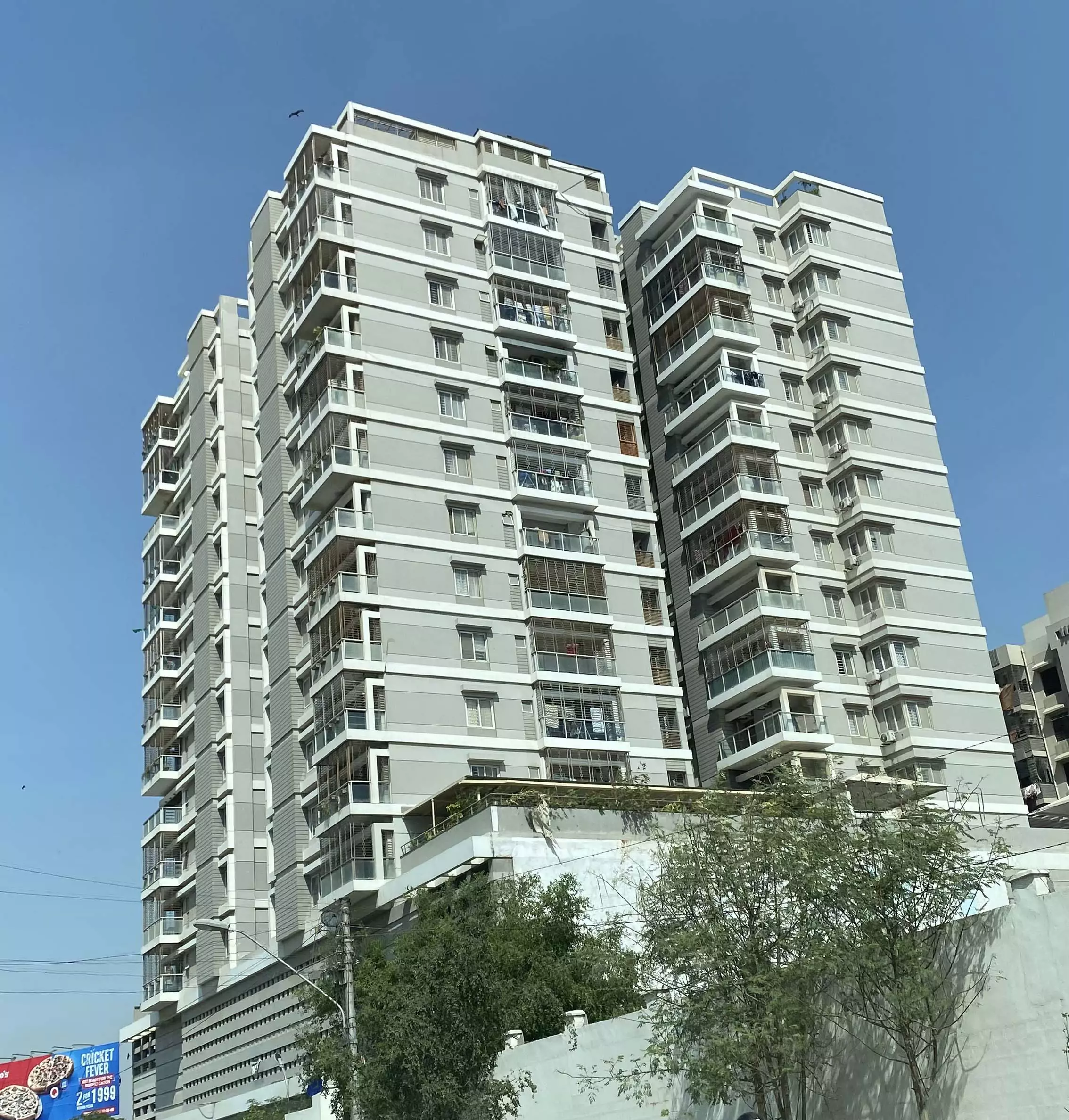 Dany Icon Luxury 4-Bedroom Flat for Rent in Civil Lines Karachi