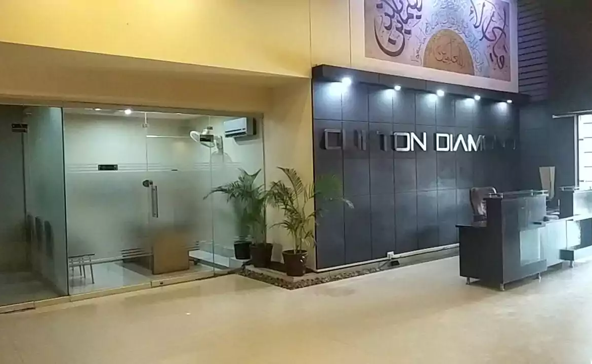 Luxury 1635 Sqft Rented Office For Sale In Clifton Diamond Block 4, Clifton Karachi | MaxX Capitals: Real Estate Experts