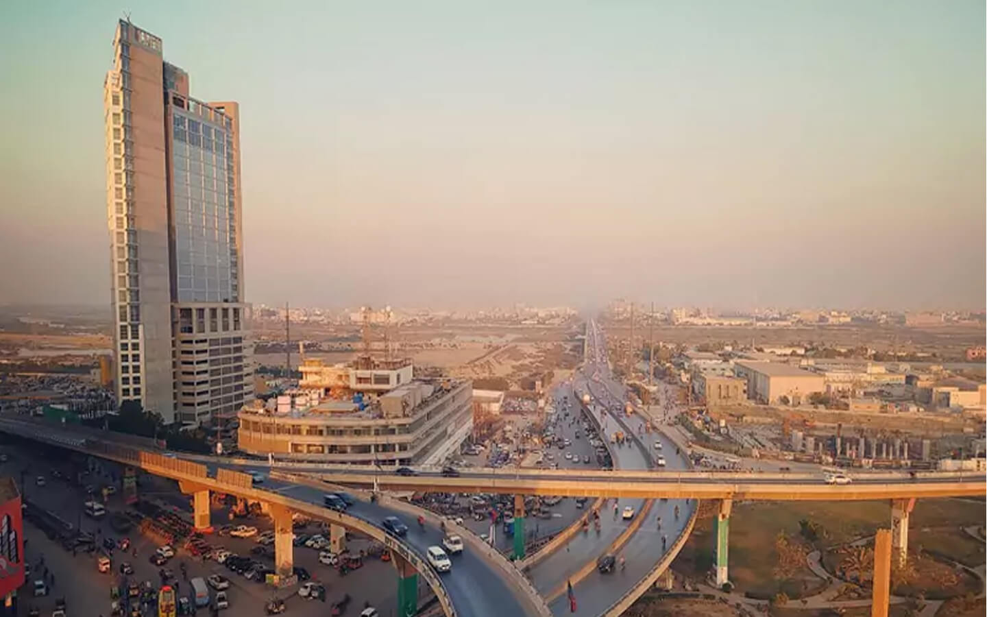 Falaknaz Tiara 2, 3 & 4 Bedrooms Apartment In Karachi