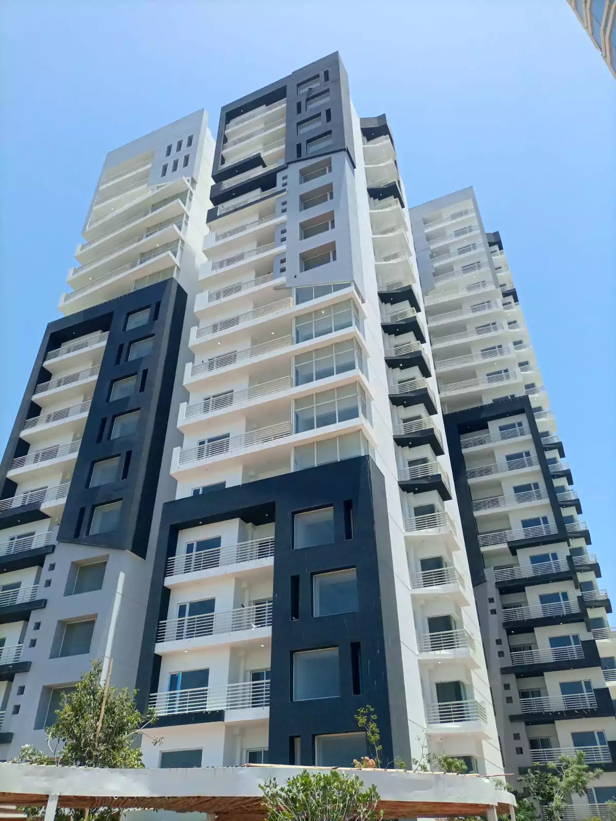 Dynasty tower clifton: luxurious 4-bedroom flat for sale