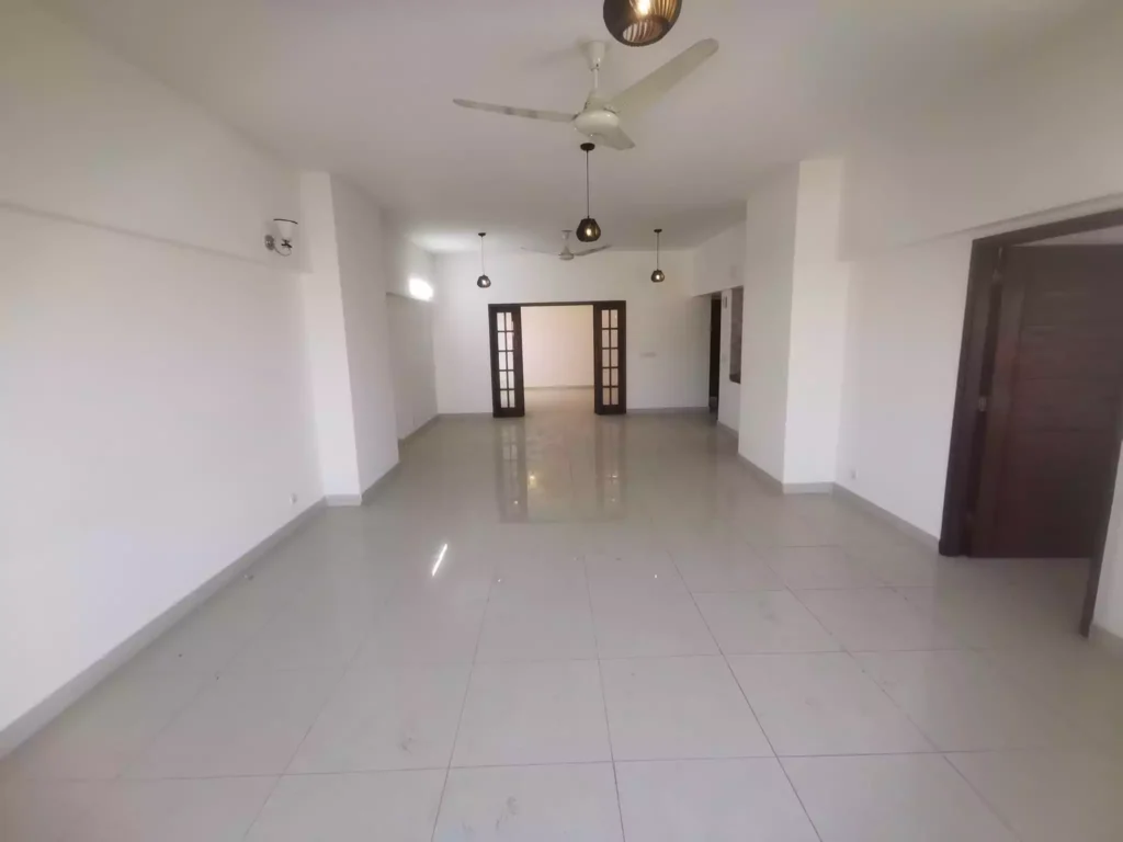 4 Bedrooms Apartment For Sale In Com3 Tower, Clifton Block 6 Karachi