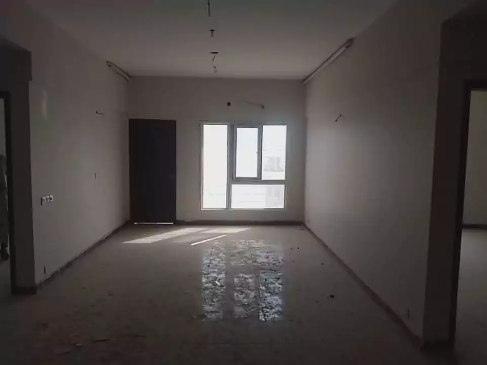 Luxurious 3-Bedroom Apartment for Sale in Green One Clifton Block 8 Karachi (7) Spacious empty living room in Greens One Clifton 3-bedroom apartment with large triple windows and natural light